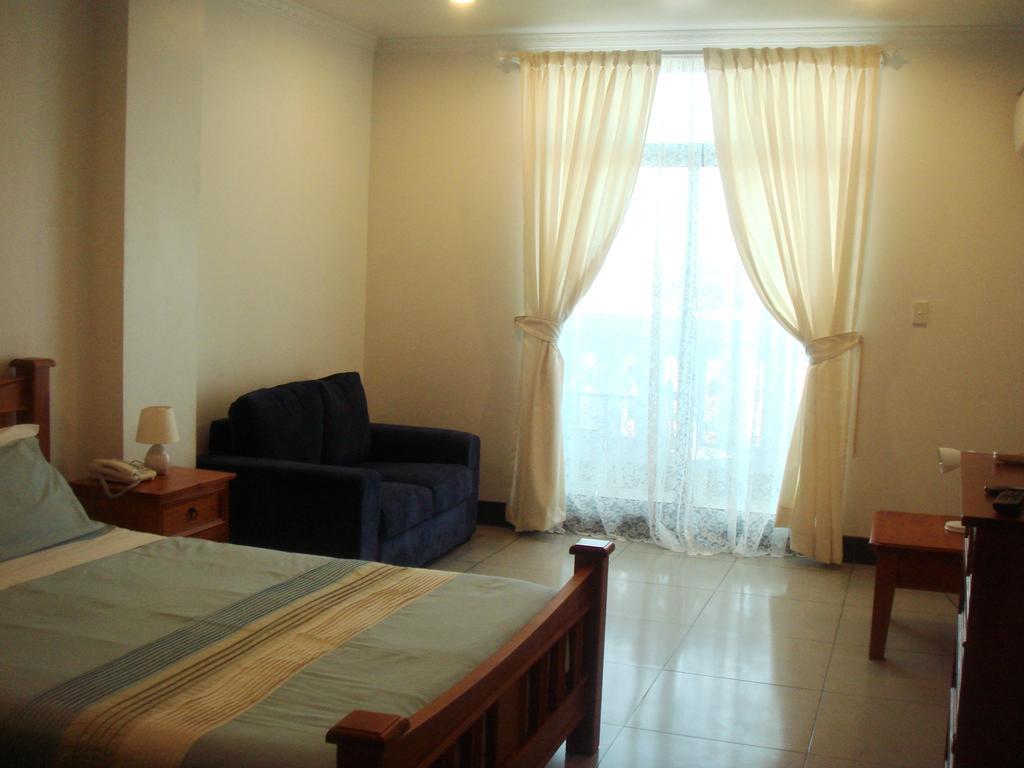 Tungi Colonnade Hotel Nuku'alofa Room photo